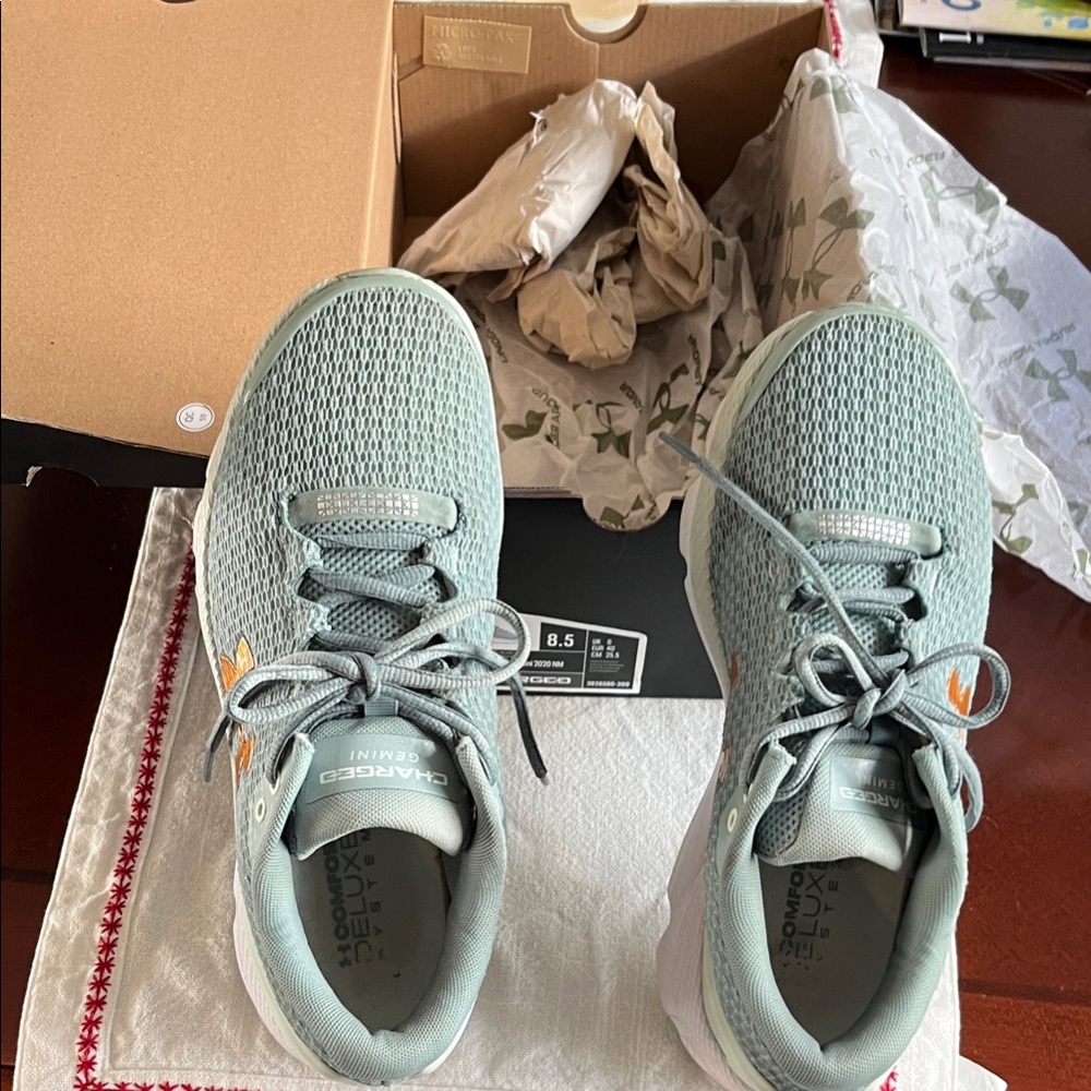 Under Armour Sneakers in Teal and White